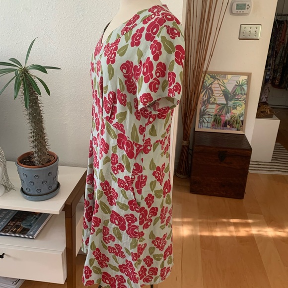 Linen dress with cherry colored flower print; swingy; v-neck; short sleeves - Picture 14 of 15